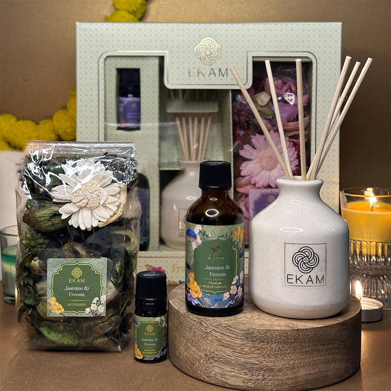 Jasmine & Freesia Reed Diffuser & Potpourri Gift Set