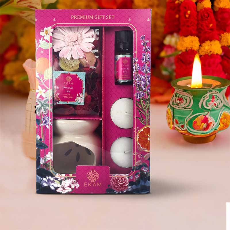 Ceramic Oil Warmer &amp; Potpourri Gift Set | Rose &amp; Lilly Scent